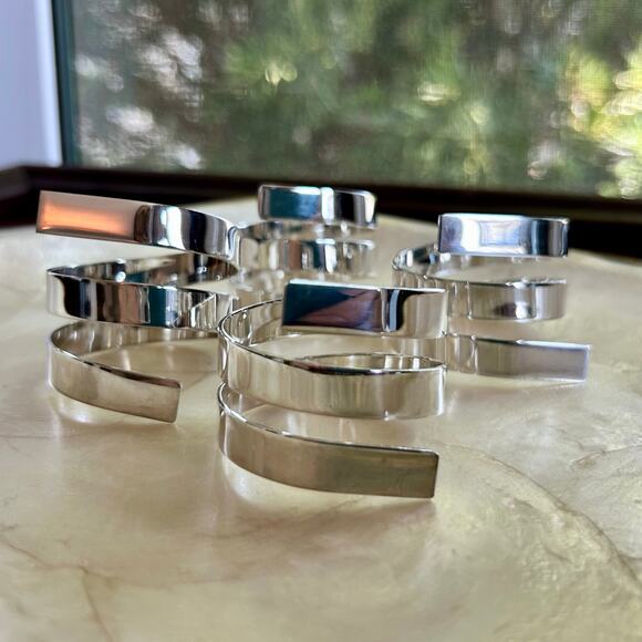 Set of 4 Modern Silver-Plated Spiral Napkin Rings – Minimalist Table Decor - Picture 13 of 15